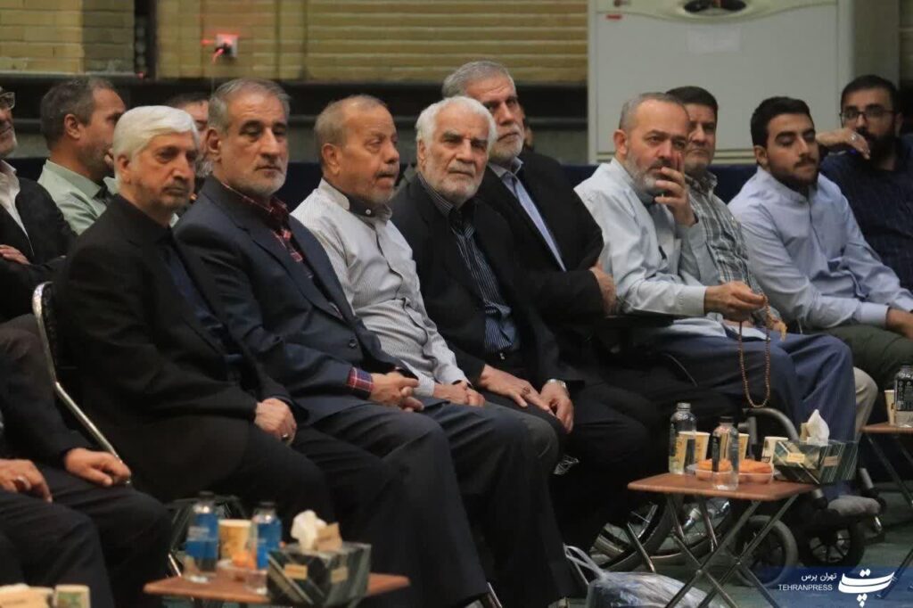 رونمایی از کتاب ما که خندان می‌رویم