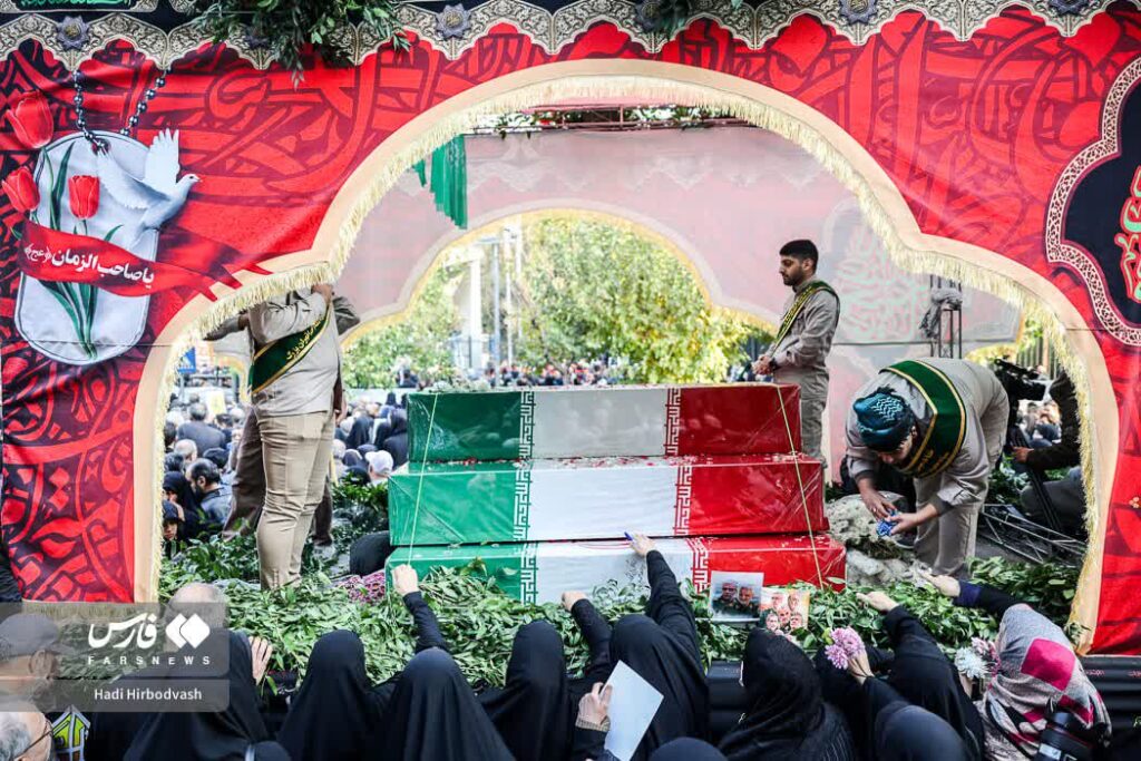 تشییع پیکرهای مطهر ۱۰۰ شهید گمنام دفاع مقدس در تهران 8